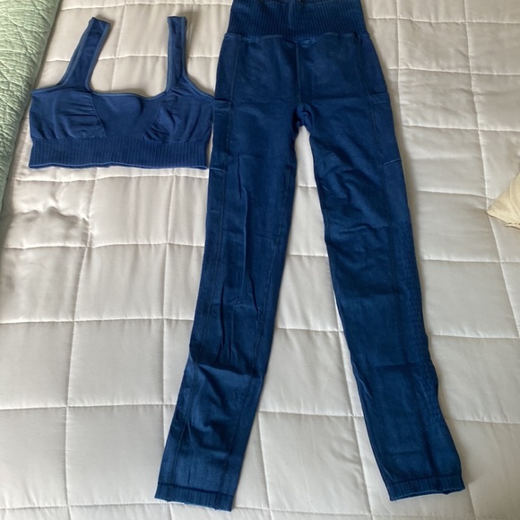 Workout set Square-Neck Bra workout top and leggings - Picture 8 of 11